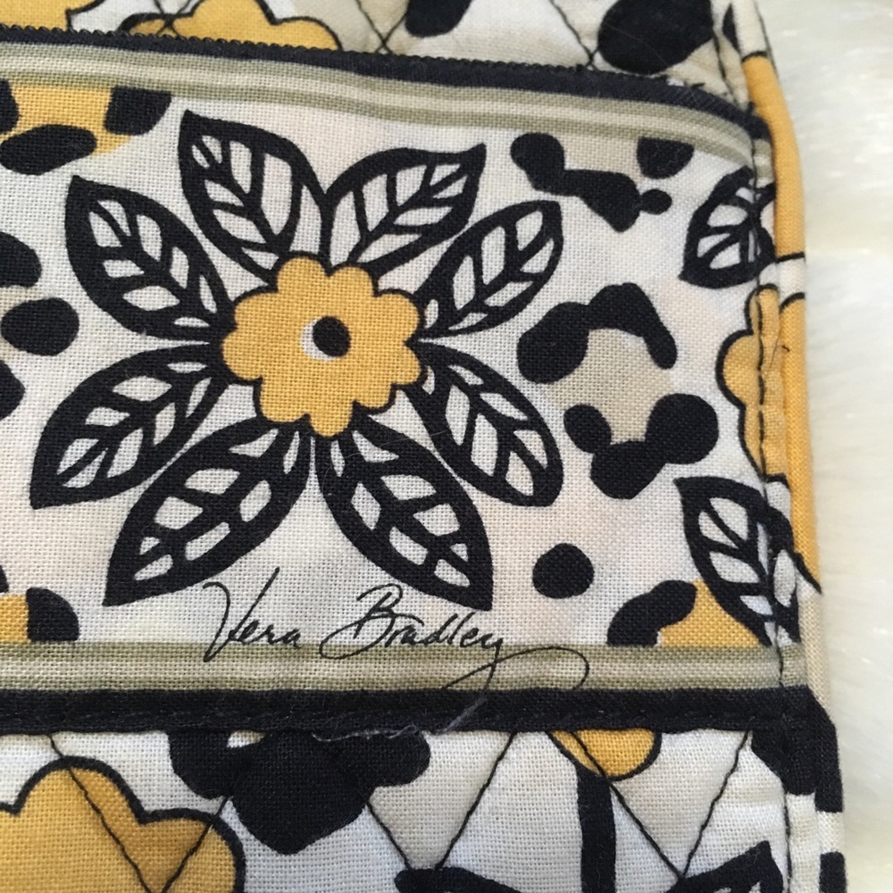 Vera Bradley CrossBody Bag - Picture 4 of 8